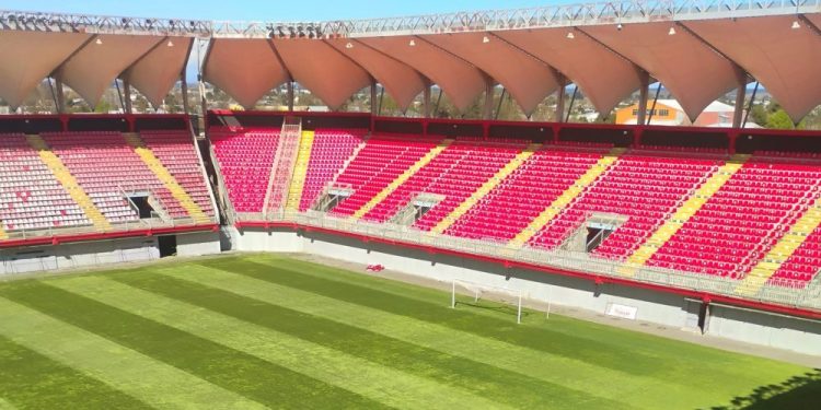 Cancha del Estadio Municipal fue resembrada para albergar los últimos tres partidos de Ñublense