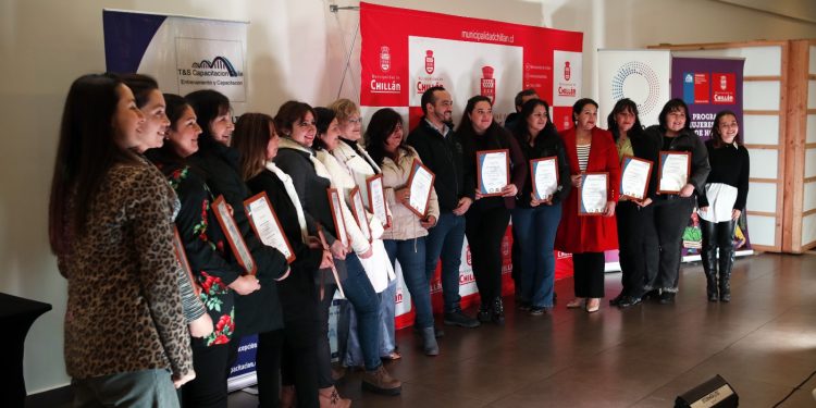 Programa Jefas de Hogar certificó a 160 mujeres durante el 2024