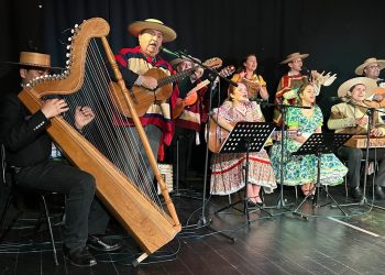 Academia de Folclore realiza presentación en la Escuela Artística