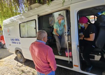 El Carmen: Implementan atención de urgencias dentales en clínica móvil