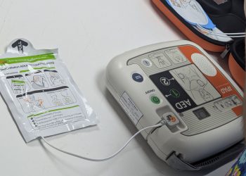 Instalan generadores de respaldo y desfibriladores en las 10 postas de El Carmen