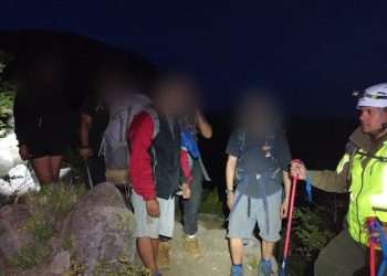 Rescatan a cinco senderistas desorientados en Laguna Huemul