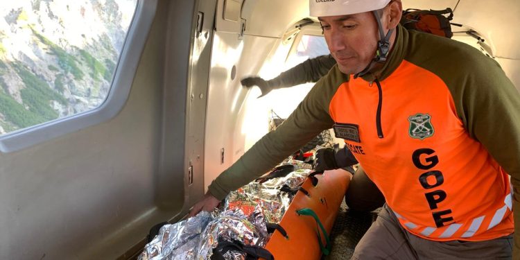 Rescatan a mujeres en las cercanías del volcán Chillán: una de ellas estaba lesionada