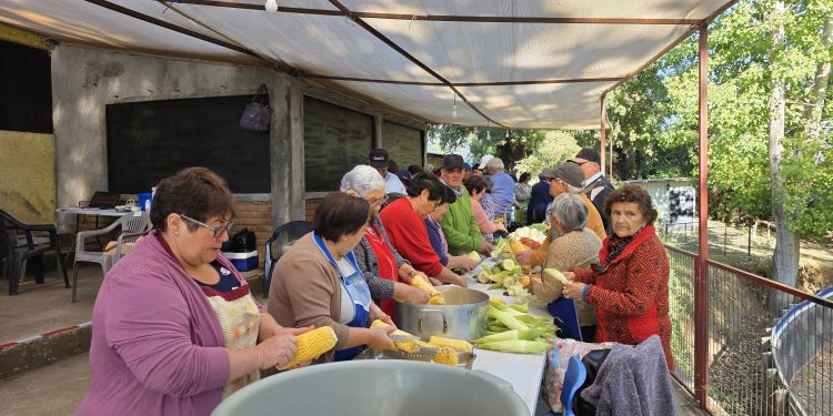 El Carmen: Más de 200 adultos mayores animaron su tradicional “humatón”