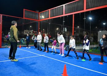 Comenzó taller municipal gratuito de padel en el sector oriente de Chillán