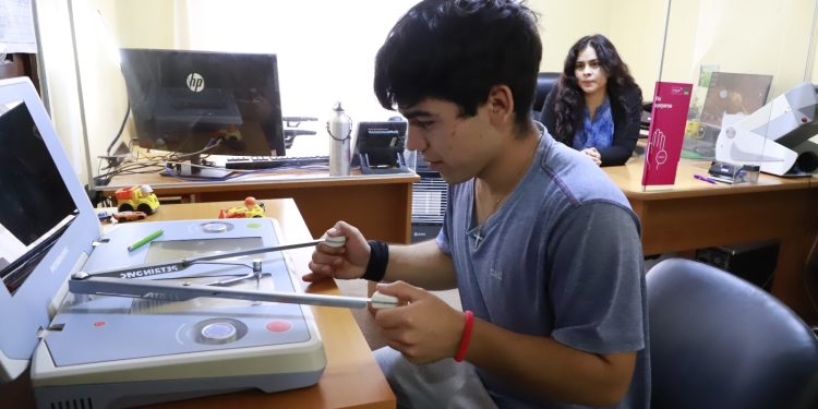 Chillán Viejo: Entregan cerca de 1.600 licencias digitales