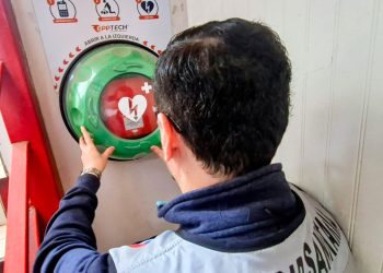 Fiscalizan disponibilidad de desfibriladores en recintos con alto tránsito de personas 