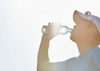 Conoce las recomendaciones para prevenir complicaciones de salud por altas temperaturas