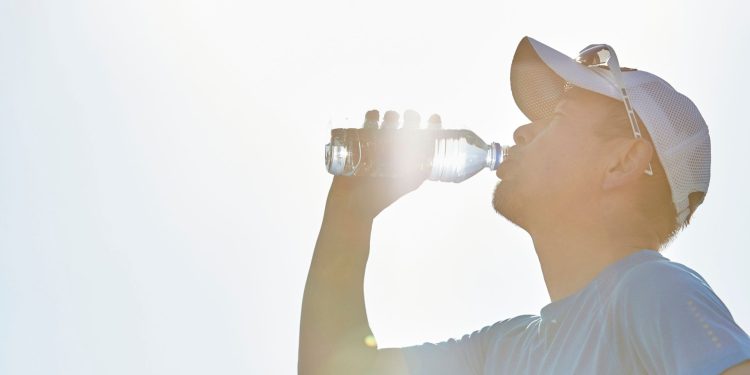 Conoce las recomendaciones para prevenir complicaciones de salud por altas temperaturas