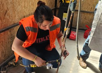 Yisslen, la gasfiter chillaneja que se abre camino en espacios masculinizados