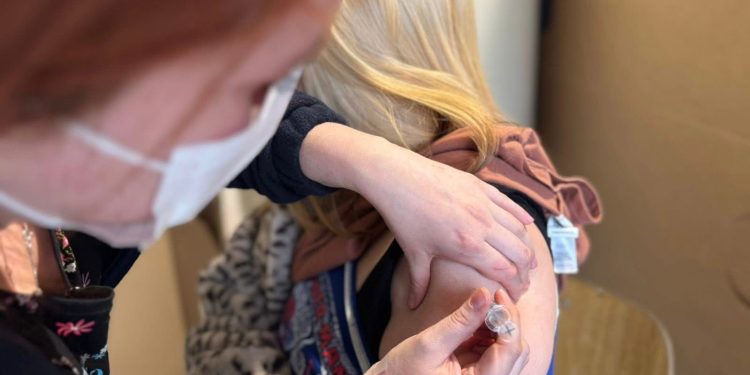 Ñuble lidera la vacunación contra el neumococo en personas de 65 años