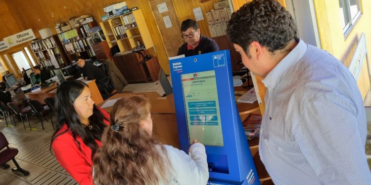 El Carmen: Habilitan primer m&oacute;dulo express de autoatenci&oacute;n en Direcci&oacute;n de Desarrollo Comunitario