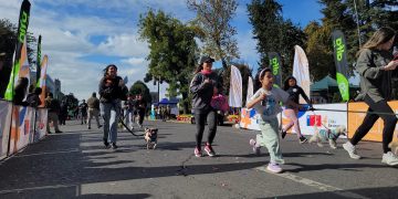 Corrida familiar y caminata canina marcaron celebraci&oacute;n de los 99 a&ntilde;os de Carabineros con masiva participaci&oacute;n