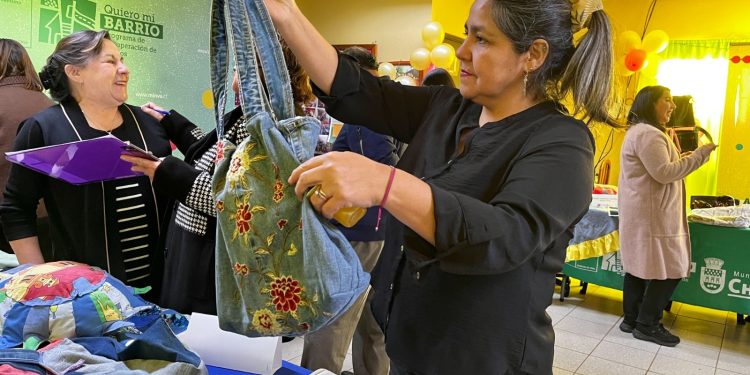 Vecinas de Chill&aacute;n reciclan ropa en desuso para contribuir al cuidado del medio ambiente