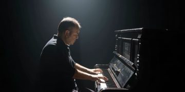 Cantautor &laquo;Tan&raquo; Valenzuela potencia disco con &laquo;Resolver&raquo;