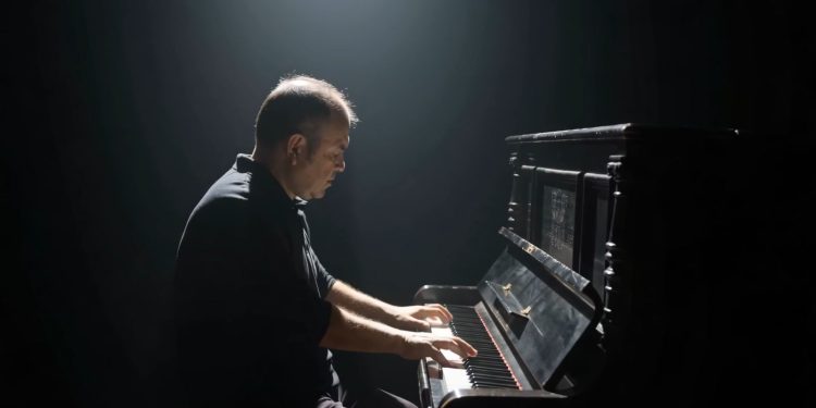 Cantautor «Tan» Valenzuela potencia disco con «Resolver»