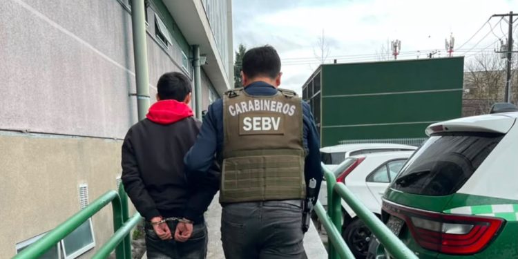 Capturan en Chill&aacute;n a pr&oacute;fugo por robo con intimidaci&oacute;n en sector c&eacute;ntrico