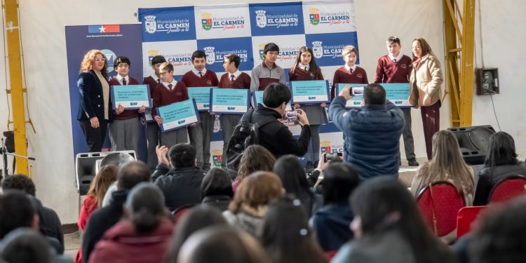 Alcaldes del Diguill&iacute;n expresan preocupaci&oacute;n por posible fin de Becas TIC en Presupuesto 2027